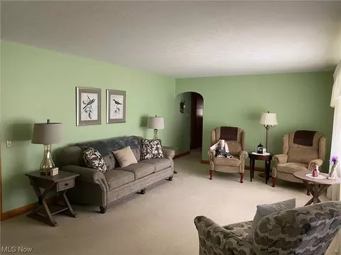 122 Glenview Ave, Dover, OH 44622 photo 2