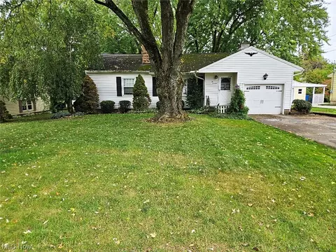 614 Hartzell Dr, Norton, OH 44203