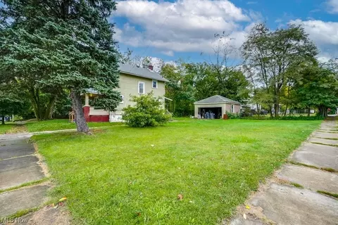 734 Kipling St, Akron, OH 44306 photo 4