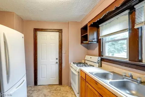 734 Kipling St, Akron, OH 44306 photo 13