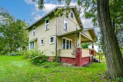 734 Kipling St, Akron, OH 44306 photo 2