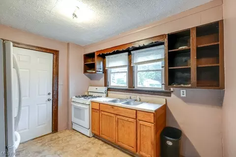 734 Kipling St, Akron, OH 44306 photo 16