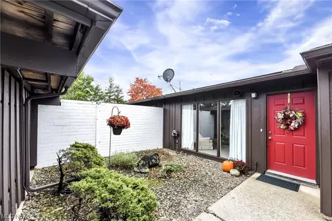 50 Greenfield Ct, Berea, OH 44017