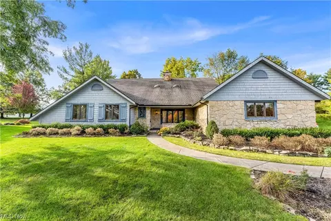2478 Parkridge Dr, Hinckley, OH 44233