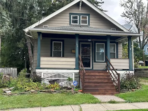 109 Lincoln Ct, Elyria, OH 44035