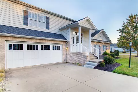 1378 Cascade Cir W, Canton, OH 44708 photo 3
