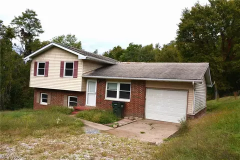 2791 Roberts Ridge Rd, Moundsville, WV 26041