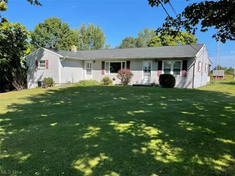 2958 Waynesburg Dr SE, Canton, OH 44707