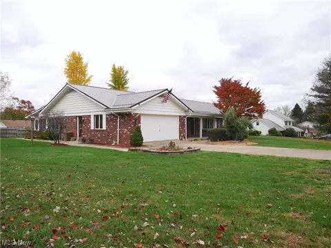 1317 Shontz Dr, Wellsville, OH 43968
