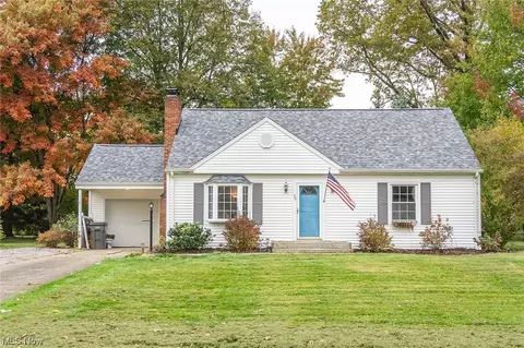 30 Hood Dr, Canfield, OH 44406
