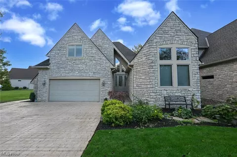 33701 Via San Angelo Dr, Avon, OH 44011