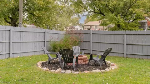 301 Perry Dr NW, Canton, OH 44708 photo 9