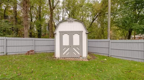 301 Perry Dr NW, Canton, OH 44708 photo 8