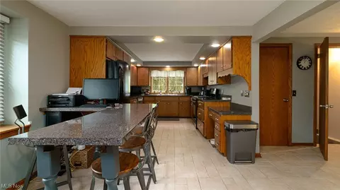 301 Perry Dr NW, Canton, OH 44708 photo 15
