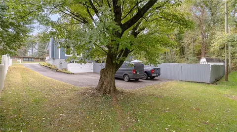 301 Perry Dr NW, Canton, OH 44708 photo 4