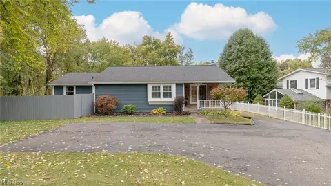 301 Perry Dr NW, Canton, OH 44708