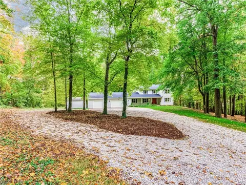 5749 Memory Dr, New Franklin, OH 44319