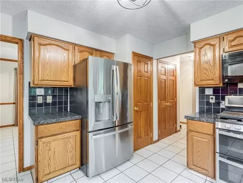 5749 Memory Dr, New Franklin, OH 44319 photo 9