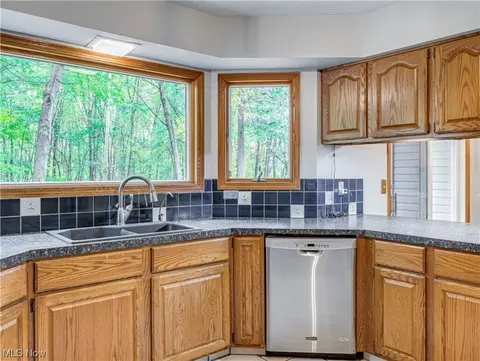 5749 Memory Dr, New Franklin, OH 44319 photo 7