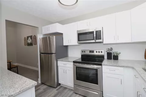 897 Kirkwall Dr, Akron, OH 44321 photo 15