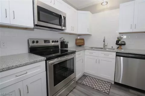 897 Kirkwall Dr, Akron, OH 44321 photo 17