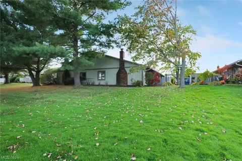 897 Kirkwall Dr, Akron, OH 44321 photo 2