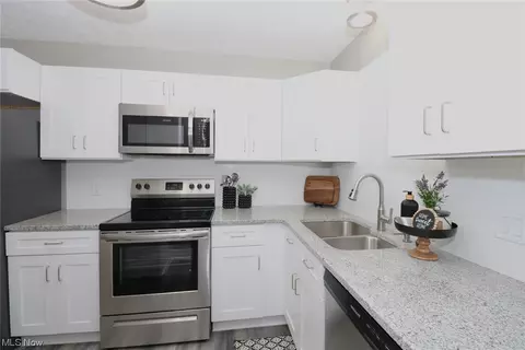 897 Kirkwall Dr, Akron, OH 44321 photo 14