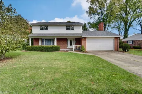 1337 Independence Cir SE, New Philadelphia, OH 44663