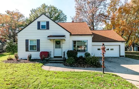 882 Millridge Rd, Highland Heights, OH 44143
