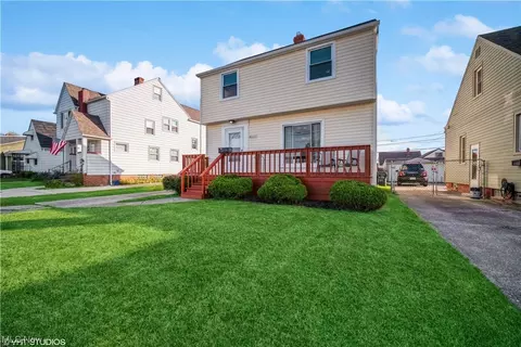 6111 Snow Rd, Parma, OH 44129