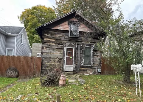 322 Front Ave SE, New Philadelphia, OH 44663
