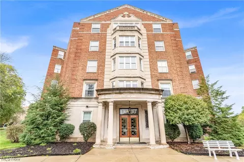 13800 Fairhill Rd #319, Shaker Heights, OH 44120