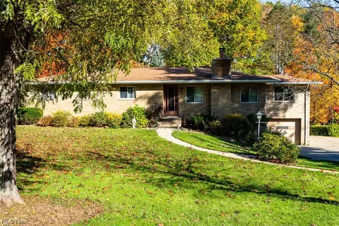 1497 David Dr, Hinckley, OH 44233