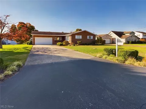 1 Buckeye Ln, Belpre, OH 45714