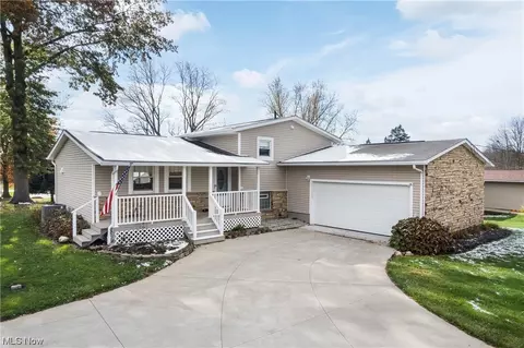 3052 Lee Knoll St, Hartville, OH 44632