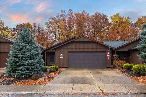18263 Glencreek Ln, Strongsville, OH 44136