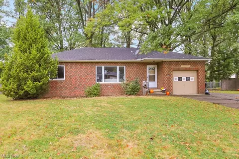 6208 Eavenson Rd, Brook Park, OH 44142