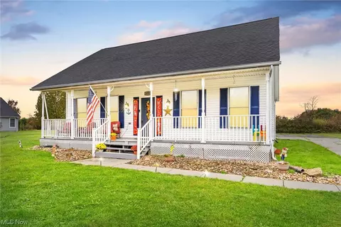 870 Evening Star Dr, Roaming Shores, OH 44085