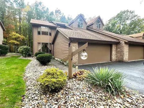 9118 Inverrary Dr SE, Howland, OH 44484