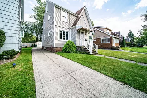 245 E 211th St, Euclid, OH 44123 photo 2
