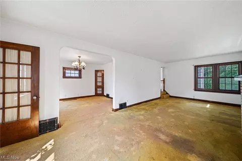 245 E 211th St, Euclid, OH 44123 photo 4