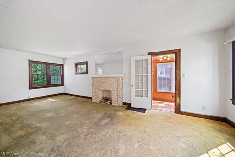 245 E 211th St, Euclid, OH 44123 photo 6