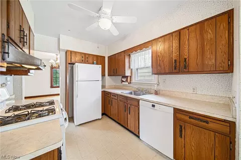 245 E 211th St, Euclid, OH 44123 photo 13