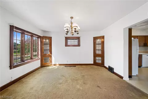 245 E 211th St, Euclid, OH 44123 photo 9