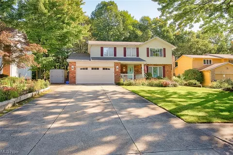 32705 Stony Brook Ln, Solon, OH 44139