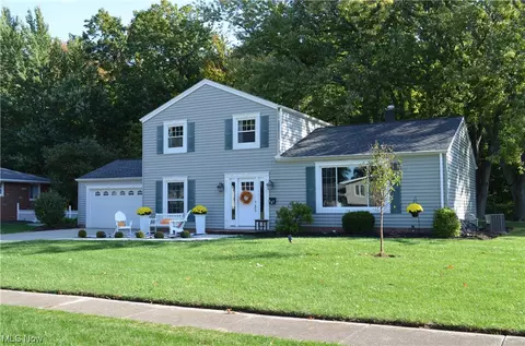 131 Ashwood Dr, Avon Lake, OH 44012