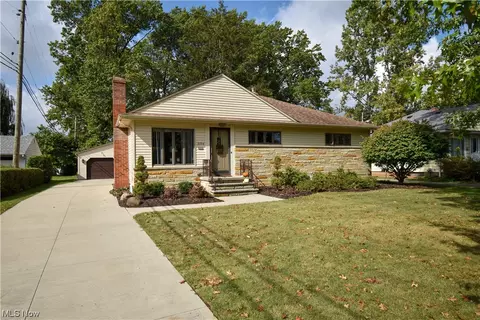 3554 Walter Rd, North Olmsted, OH 44070