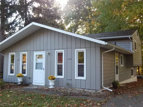 10088 Valleyview Dr, Columbia Station, OH 44028