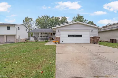 2935 Farmington Cir SW, Canton, OH 44706
