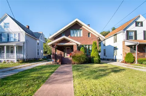 355 E Chestnut St, Lisbon, OH 44432